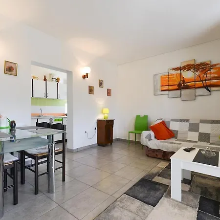 Sunny,spacious Apartmant Pag 帕格