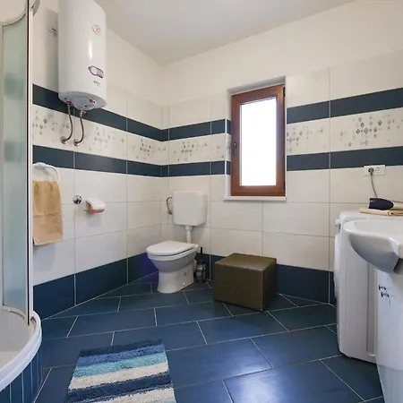 Sunny,spacious Apartmant Pag *