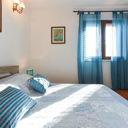 Sunny,spacious Apartmant Pag 帕格