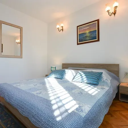 Sunny,spacious Apartmant Pag 帕格