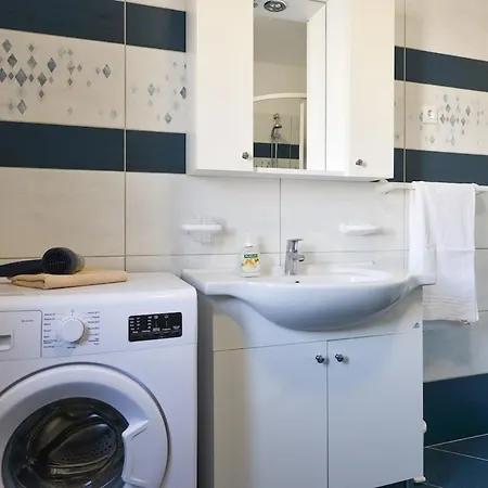 Sunny,spacious Apartmant Pag