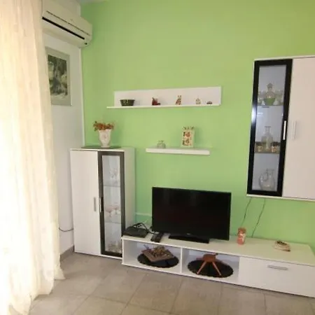 Sunny,spacious Apartmant Pag 帕格