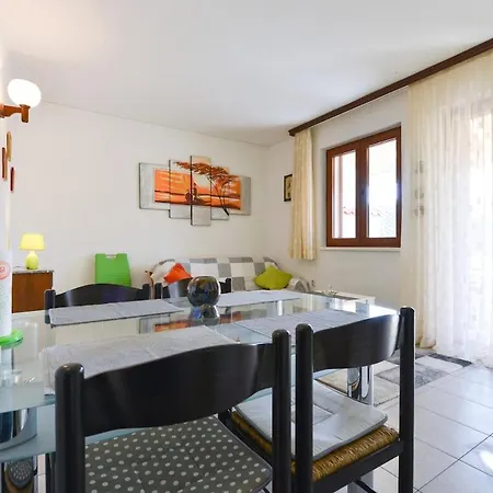 Sunny,spacious Apartmant Pag 帕格