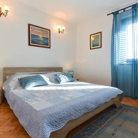 公寓 Sunny,spacious Apartmant Pag
